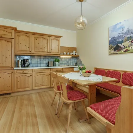 Apartment Landhaus Birgbichler - Apartments Mit Bergblick Inklusive Sommercard!
